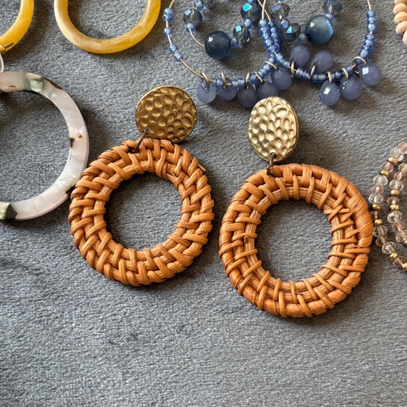 8 Multicolor Earring Set - Picture 3 of 9